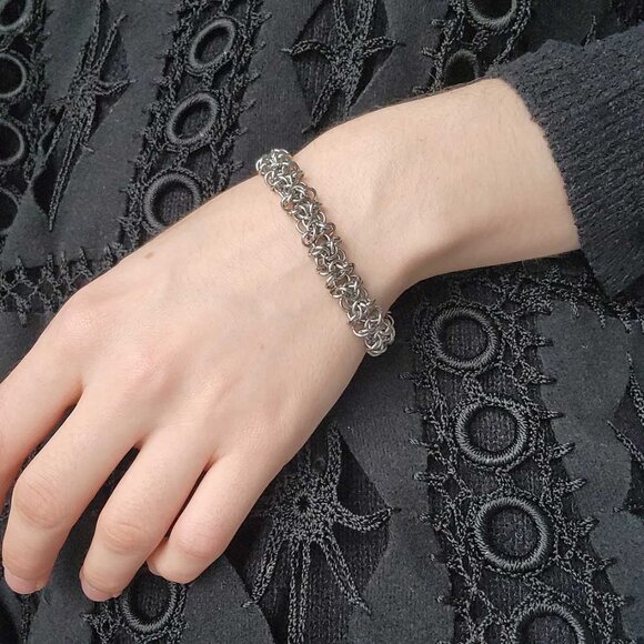 Vintage classic gothic silver orc weave bracelet - Picture 9 of 9